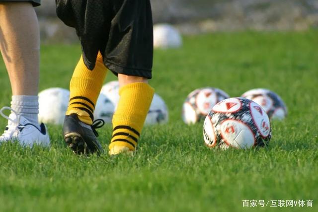 法尔克谈拜仁引进霍尔传闻：引援前提是卖掉伊藤洋辉或戴维斯